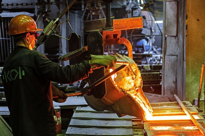 Плавильщик металла и сплавов (альтернативные наименования профессий: Заливщик металла; Литейщик металлов и сплавов)